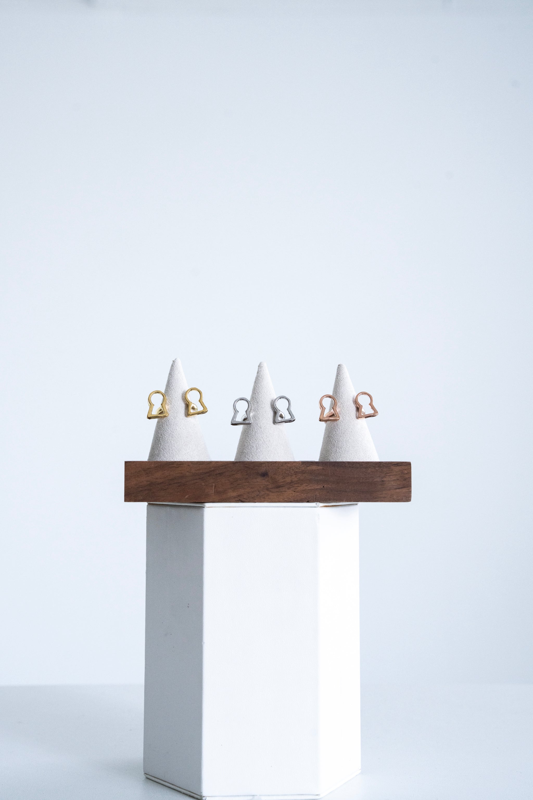 023 Floating Keyhole Ring