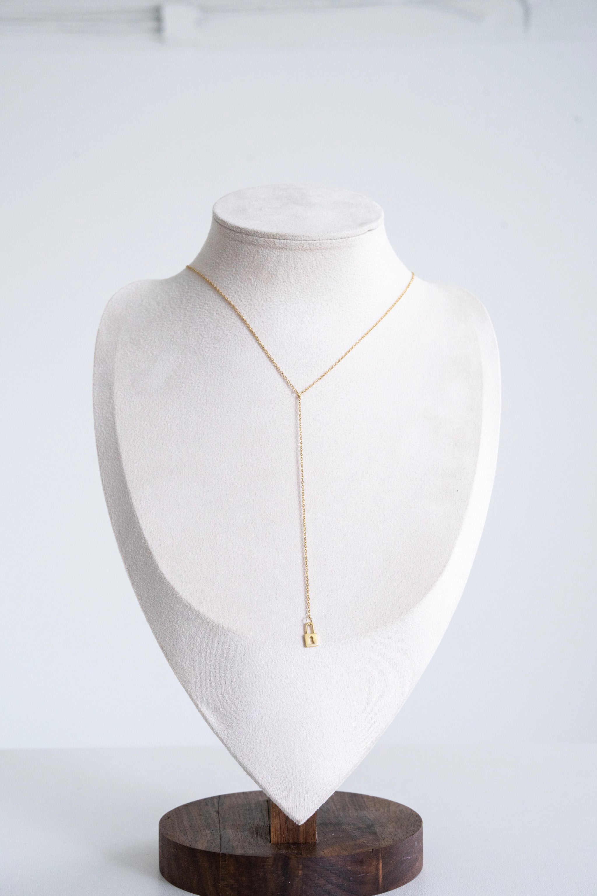 099 Lock Lariat