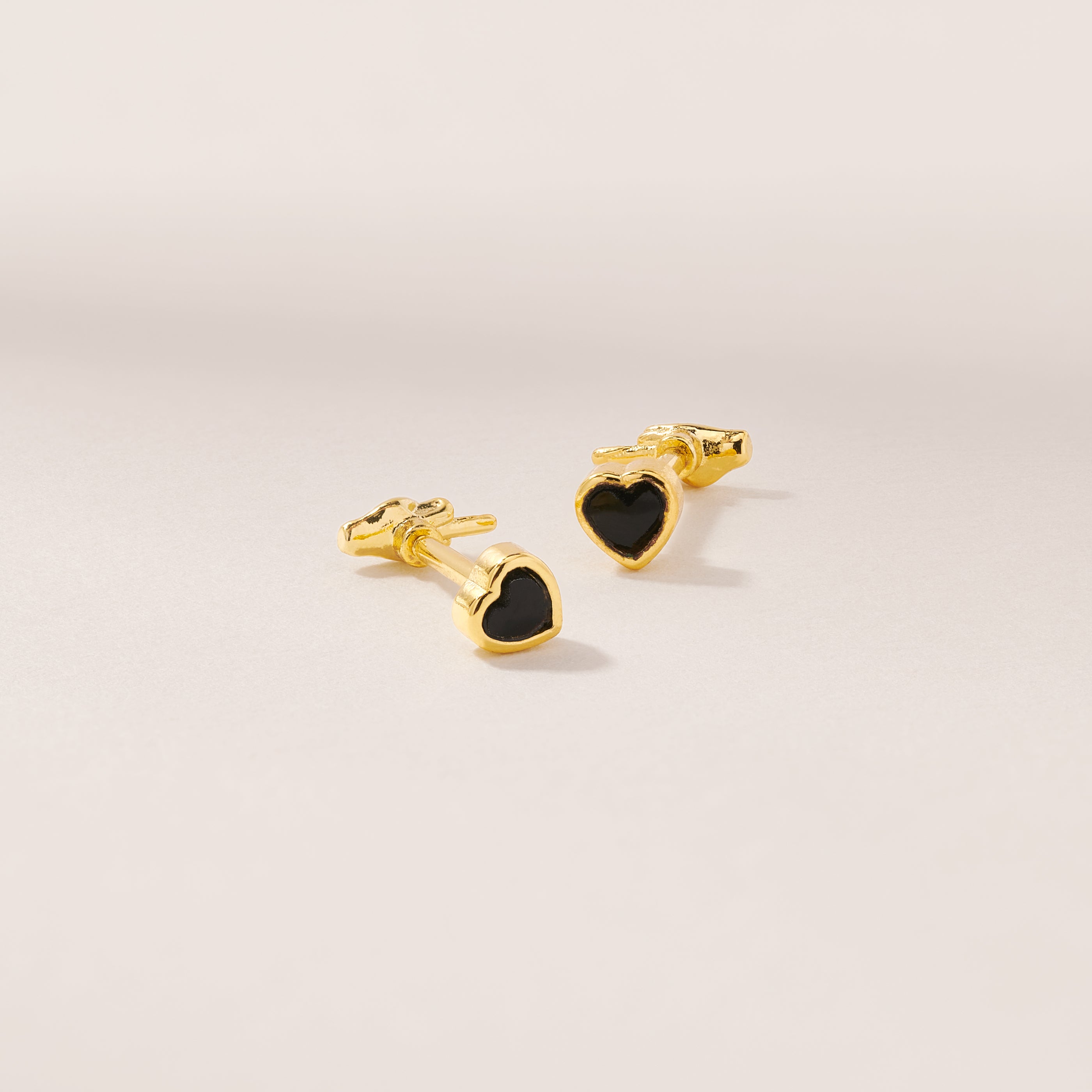 Twin Flame Studs Middle Finger / Black Heart