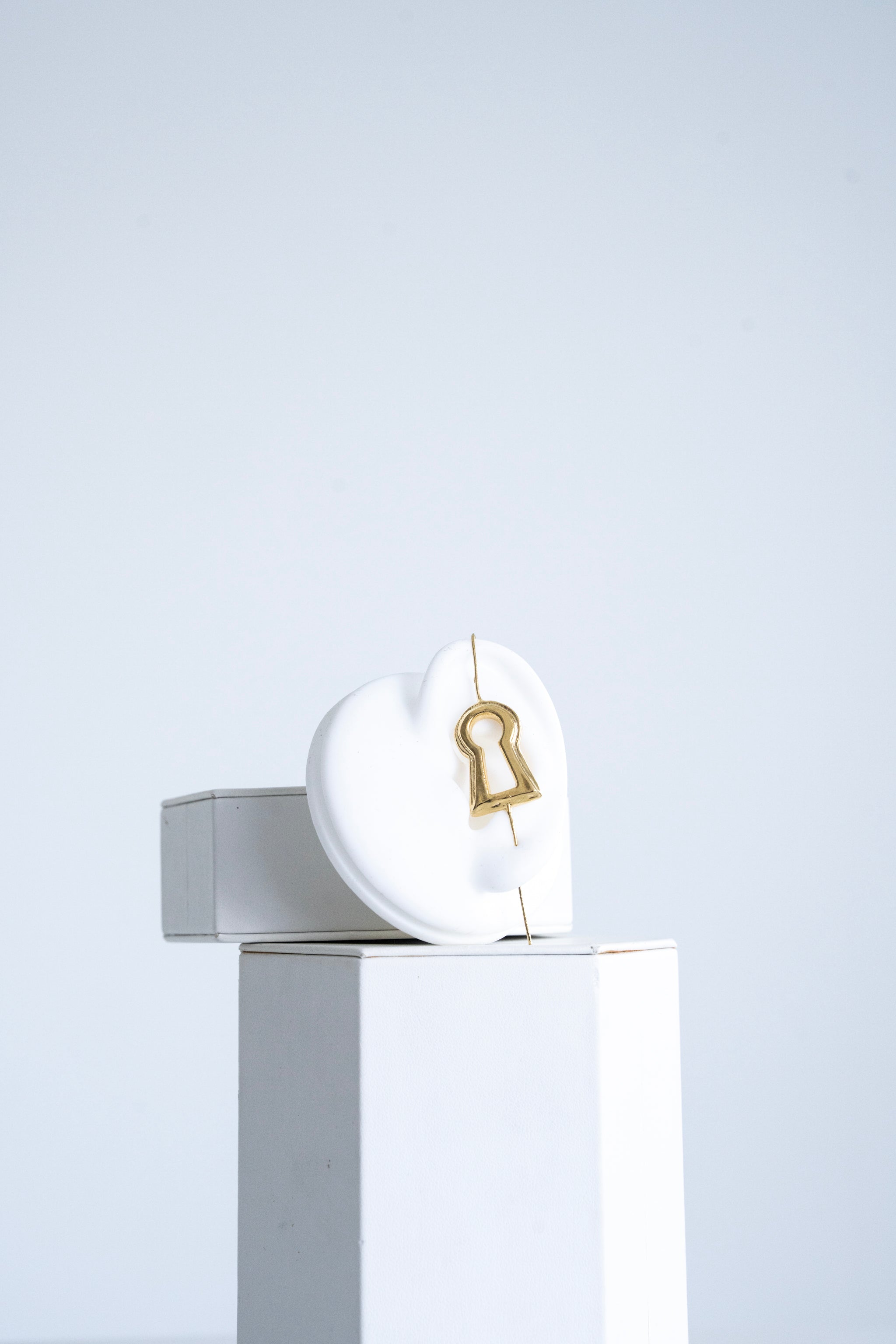 025 Keyhole Dagger