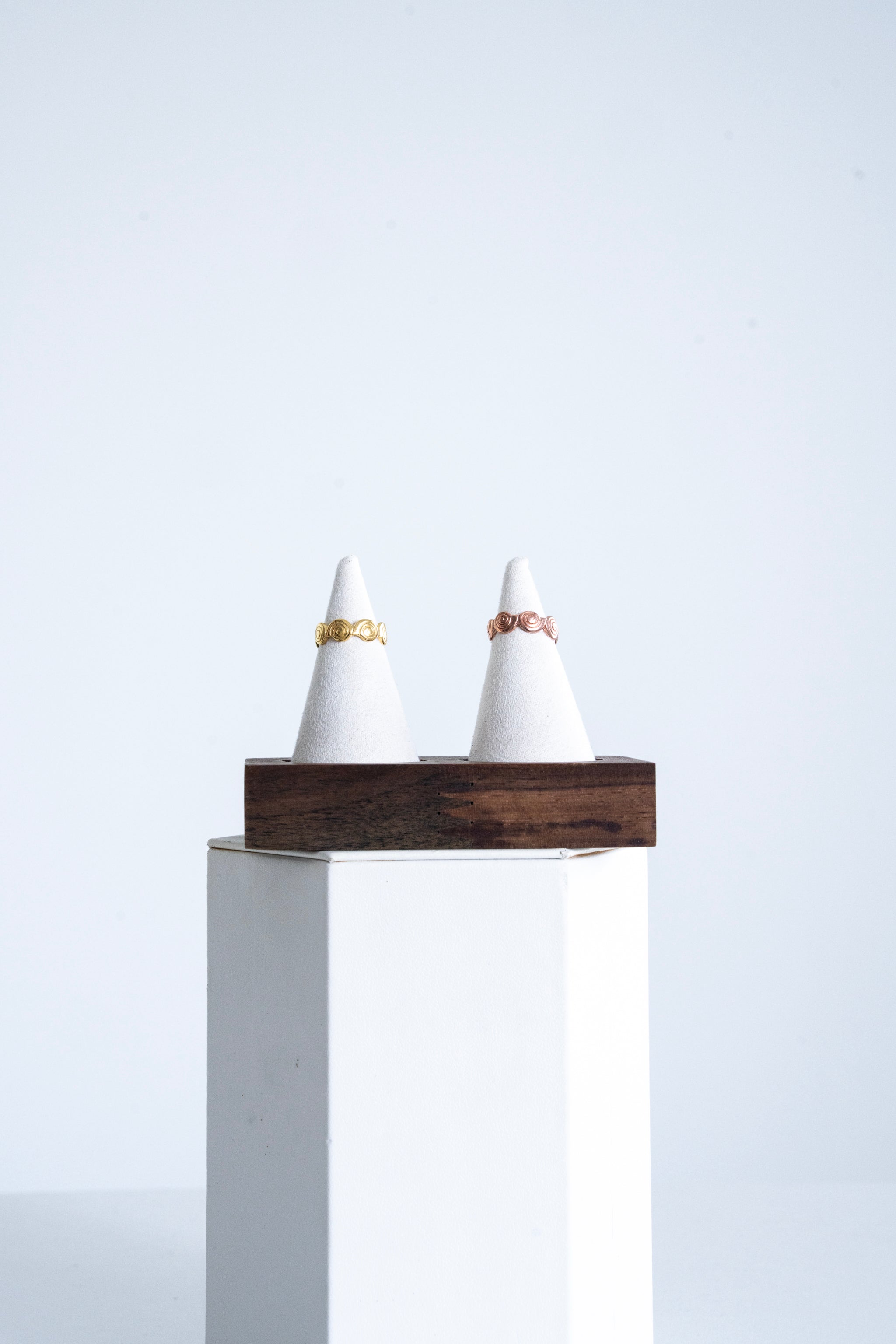 027 Spiral Midi Ring