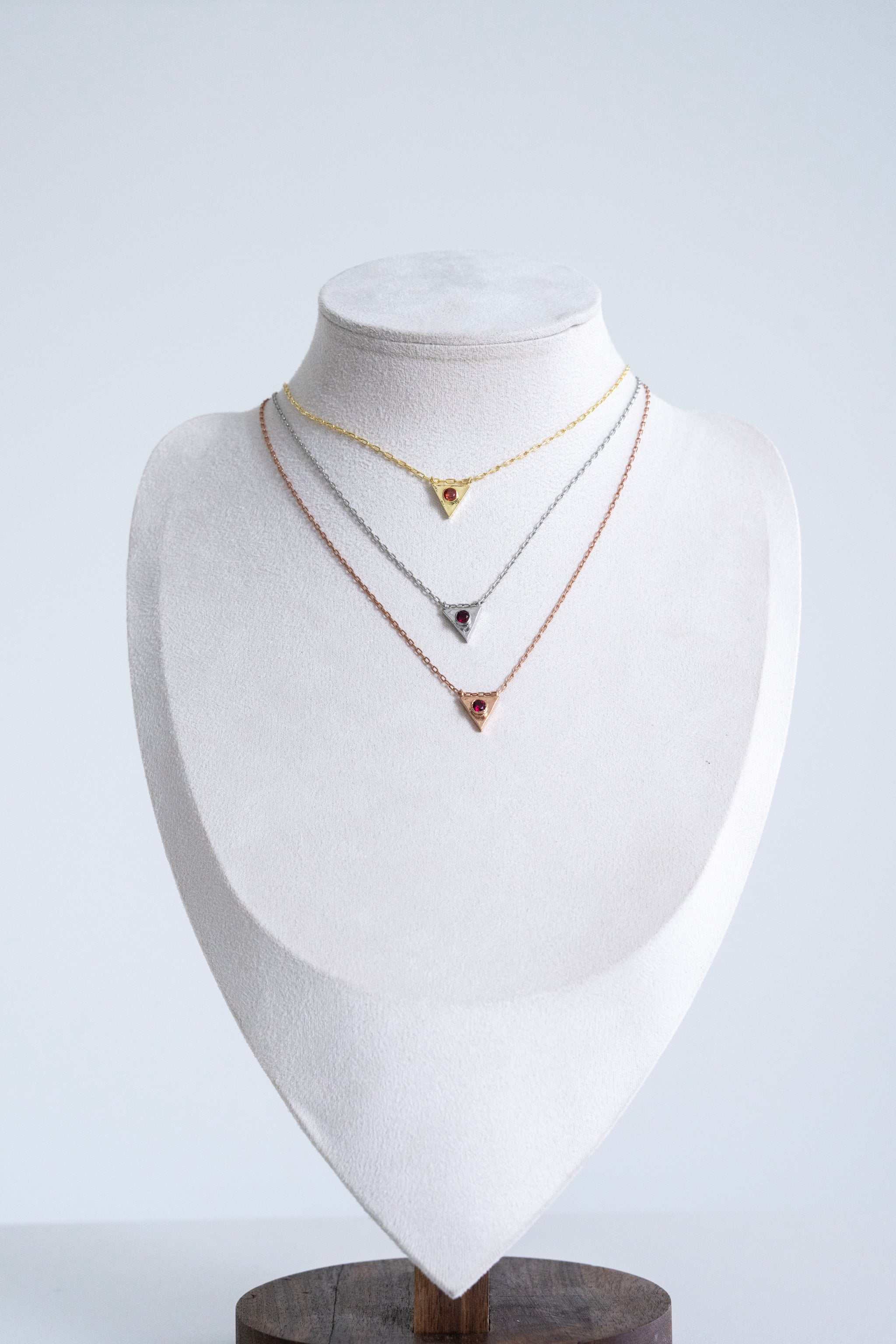 060 Birthstone Necklace January - Garnet