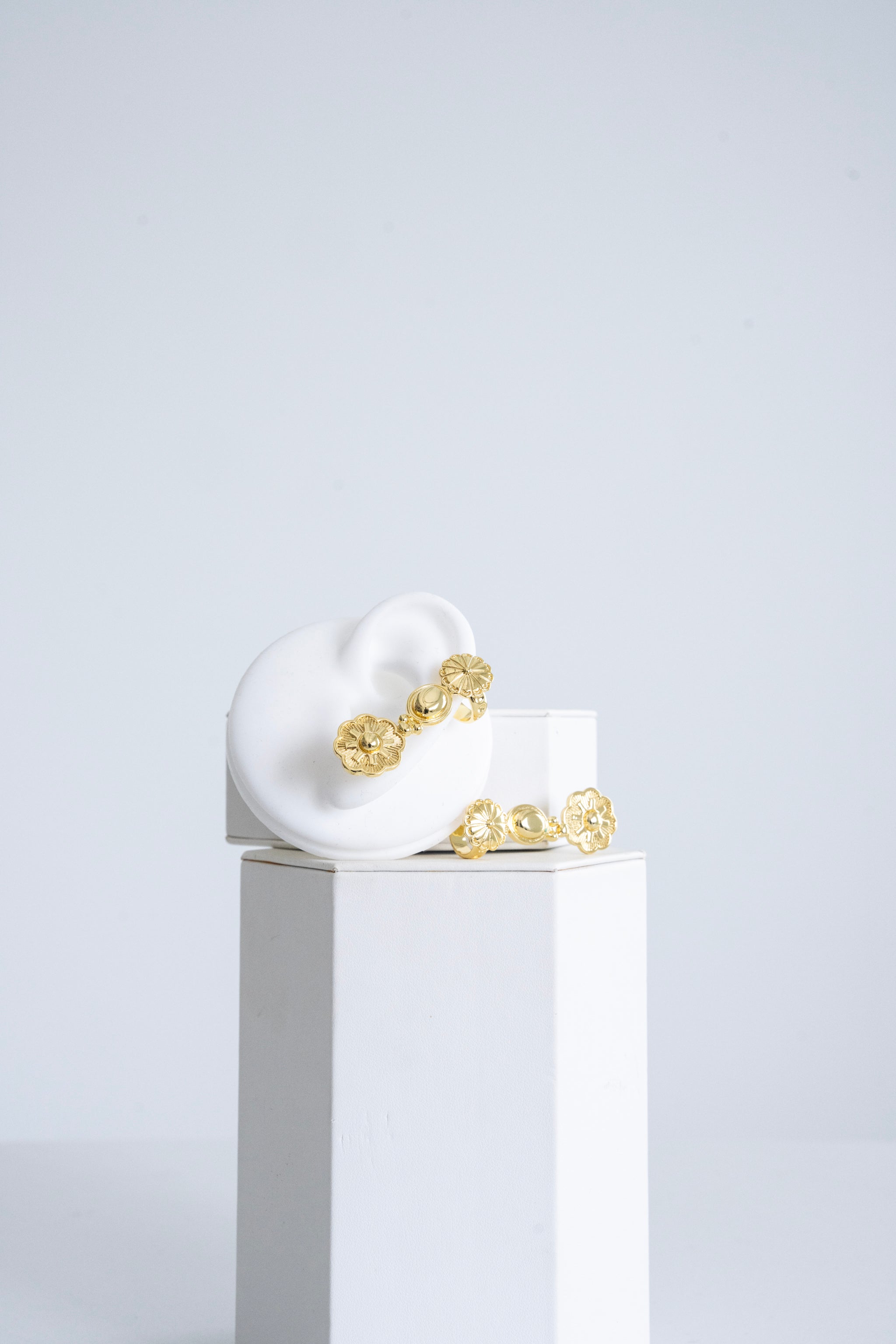 146 Pearl's Ear Cuff