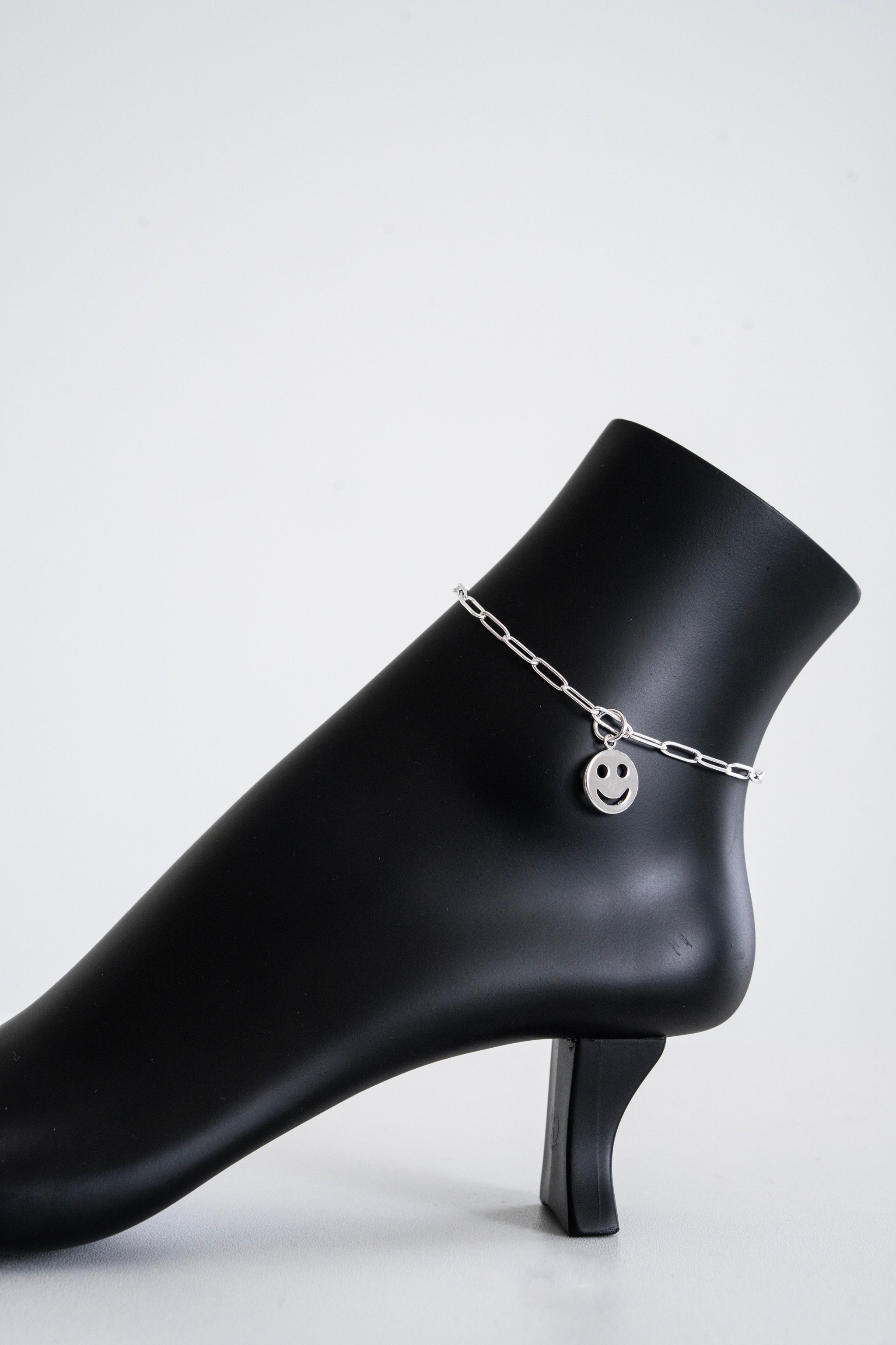 162 11" Smiley Face Charm Anklet