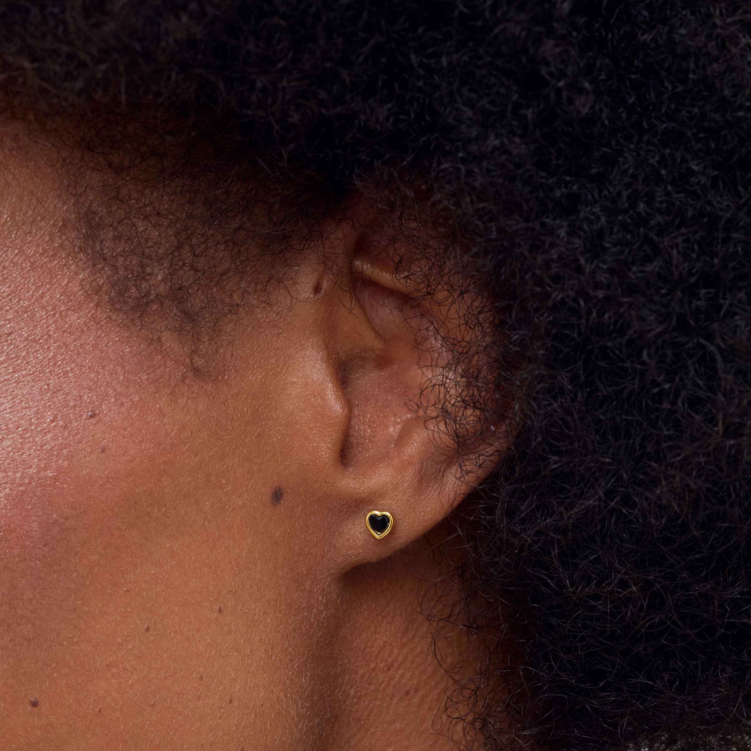 Twin Flame Studs Middle Finger / Black Heart